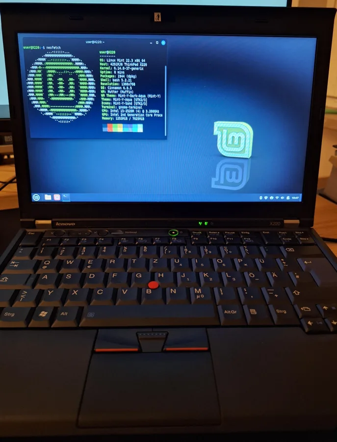 Lenovo ThinkPad X220 üzerinde açılan Linux Mint masaüstü